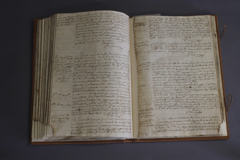 Restauración y digitalización de los Libros de Actos de la Universidad de Granada, 1642-1703