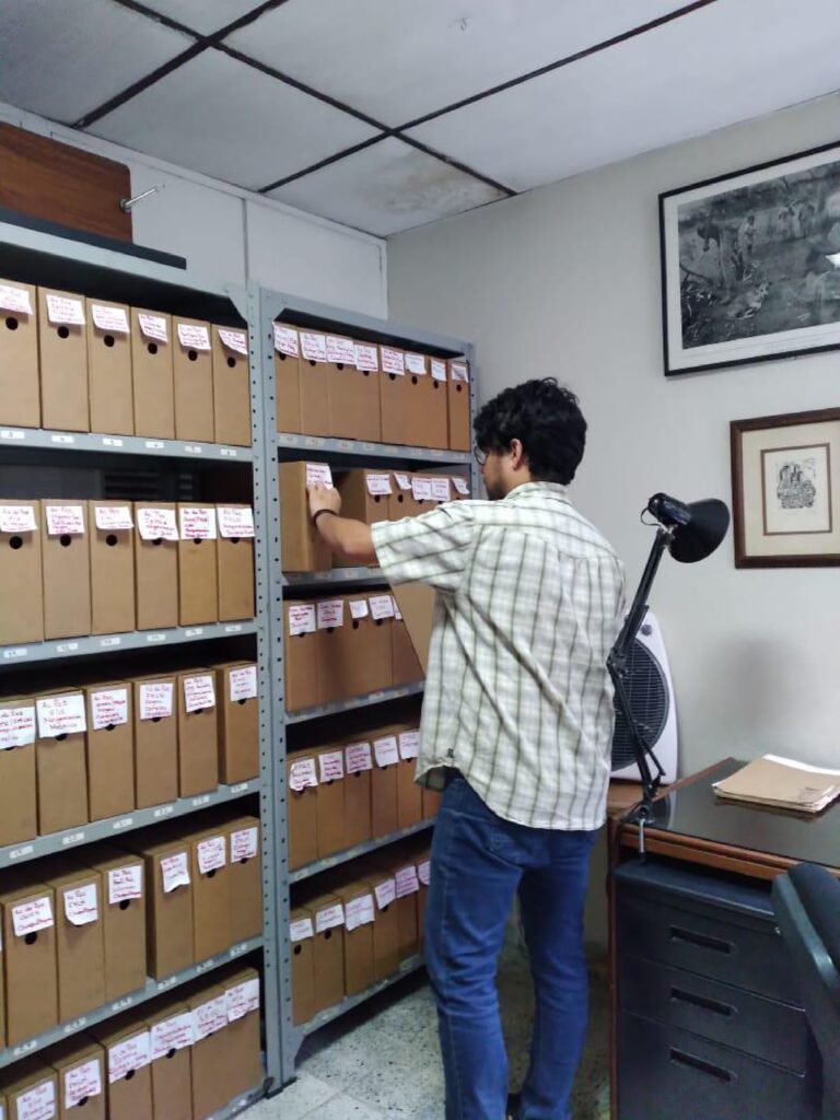 Organización y Descripción Documental del Fondo "Acuerdos de Paz" del Archivo Rojo de la Asociación Cultural Cabezas de Jaguar