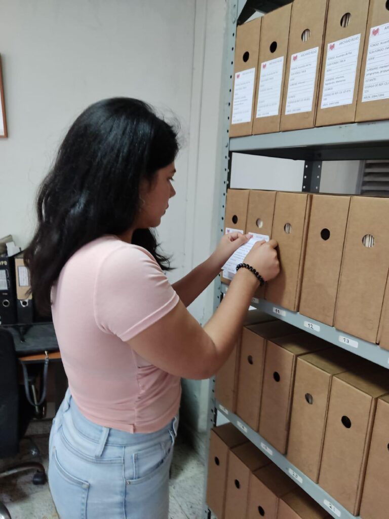 Organización y Descripción Documental del Fondo "Acuerdos de Paz" del Archivo Rojo de la Asociación Cultural Cabezas de Jaguar
