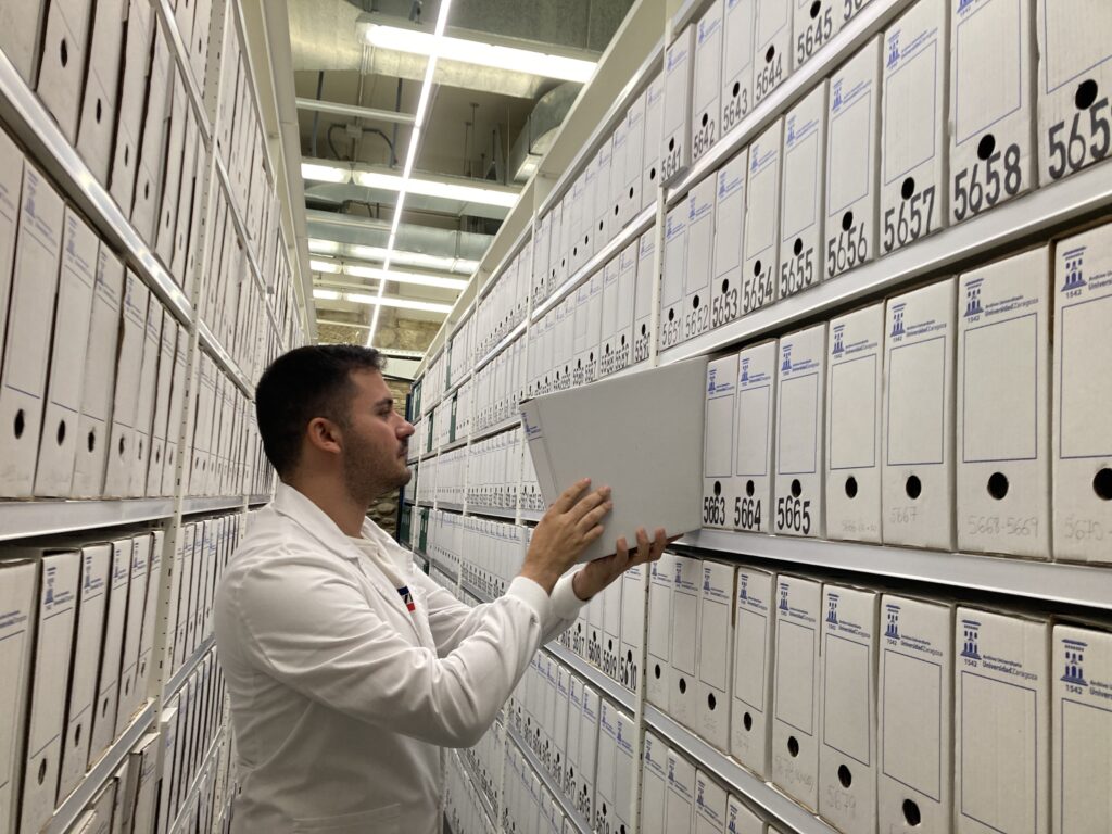 Descripción, digitalización y difusión de  expedientes de pioneras de la Universidad de  Zaragoza de 1857-1940