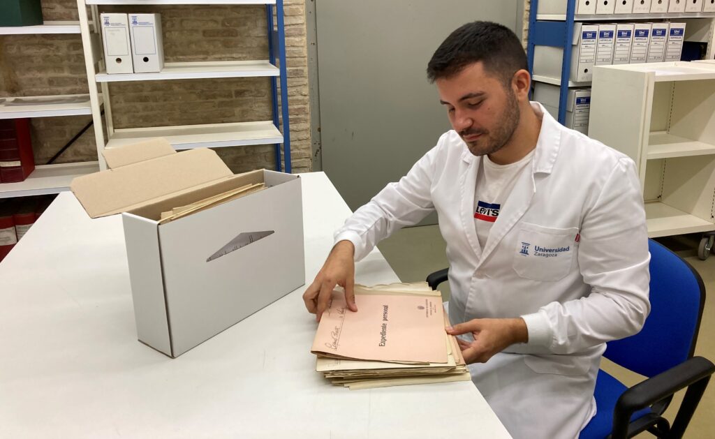 Descripción, digitalización y difusión de  expedientes de pioneras de la Universidad de  Zaragoza de 1857-1940