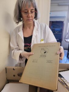 Tratamiento archivístico y puesta en acceso del archivo personal de Mabel Di Leo