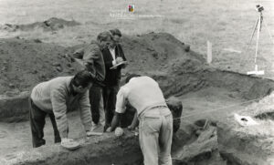 Rescate archivístico de las series documentales “recortes de prensa " y "fotografías" del fondo Maurice van de Maele (1964-1986) de la Dirección Museológica
