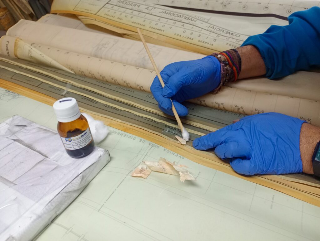 Ejecución de la primera fase de intervención emergente para la recuperación y puesta en valor de la documentación de planos del Arq. Diego Ponce, perteneciente al Centro Documental del INPC