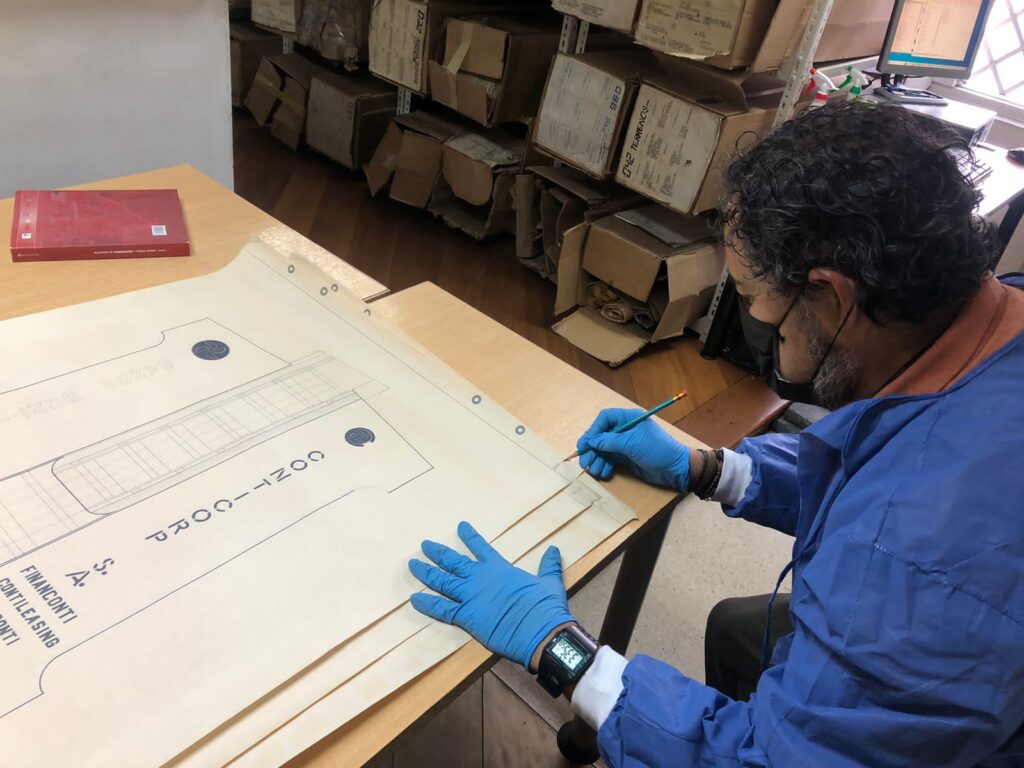 Ejecución de la primera fase de intervención emergente para la recuperación y puesta en valor de la documentación de planos del Arq. Diego Ponce, perteneciente al Centro Documental del INPC