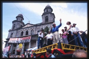 Ver antes de disparar. As revoluções na América Latina e em Portugal pela lente do fotojornalista Carlos Gil