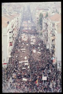Ver antes de disparar. As revoluções na América Latina e em Portugal pela lente do fotojornalista Carlos Gil