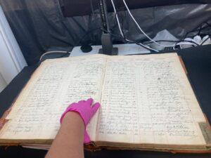 Descripción y digitalización de los Libros de Registro de Títulos de la Universidad de la República (1885-2015)