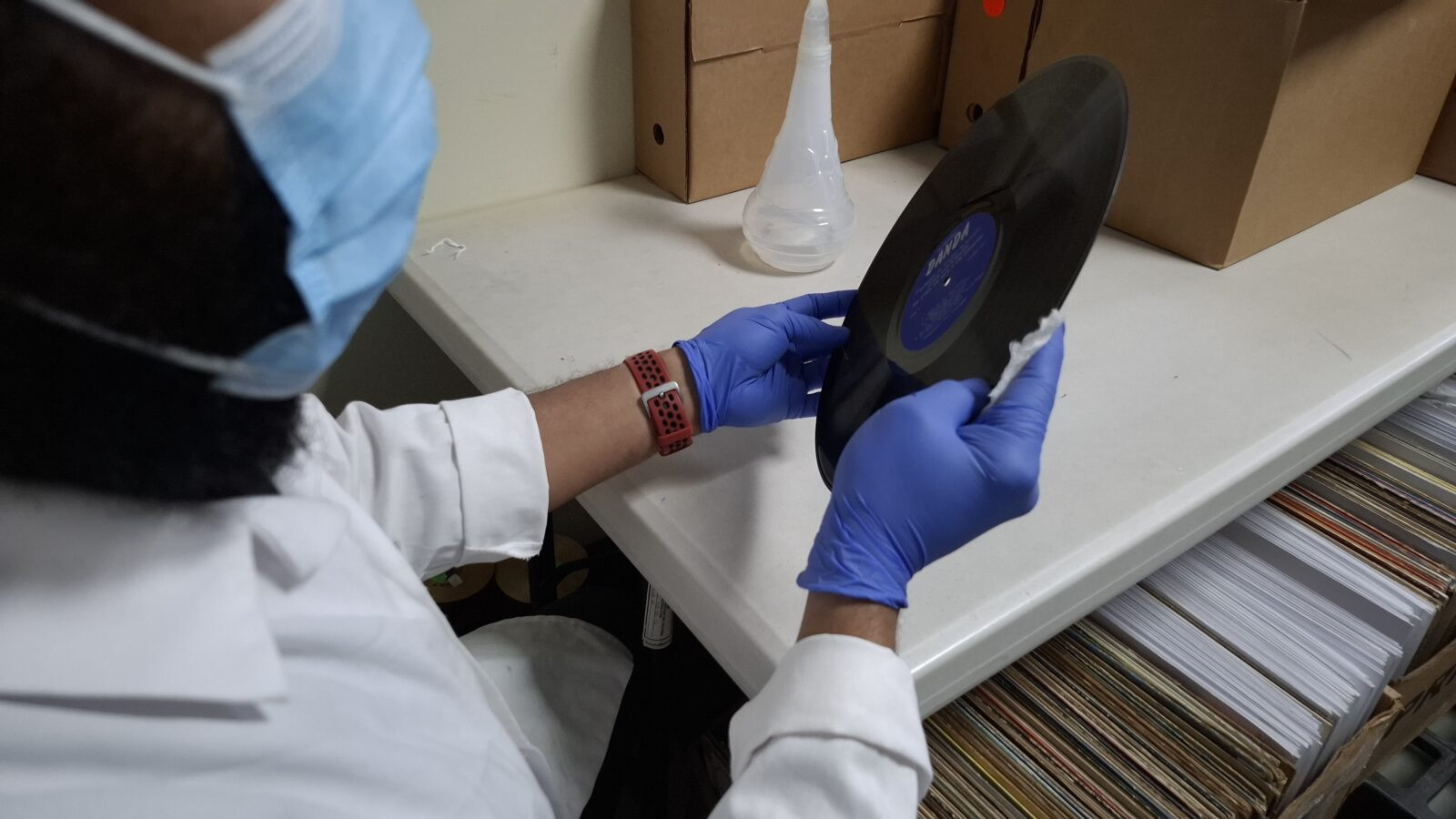 Descripción y digitalización de 770 discos de vinilo de música dominicana, 1940-1990