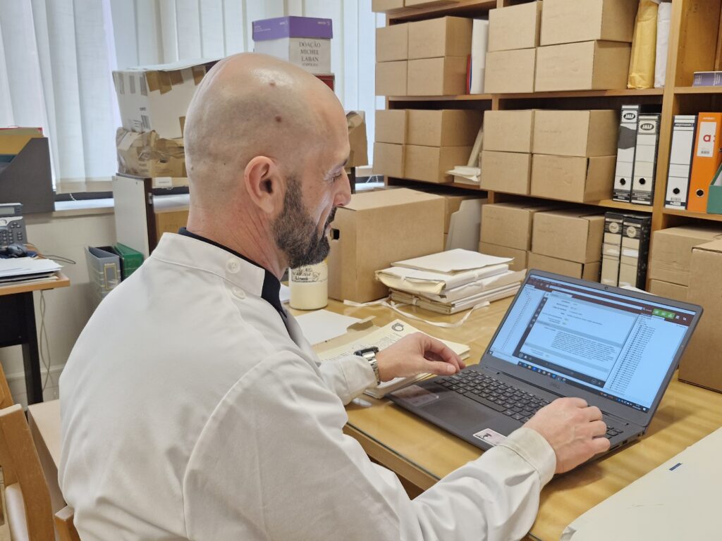 Entre a política e o teatro - o legado de Mário Barradas (1931-2009)